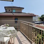 아파트 Charming Flat Close To The 카오를레