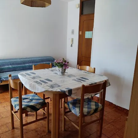 Apartment Charming Flat Close To The - Beahost