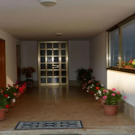 Charming Flat Close To The * 카오를레